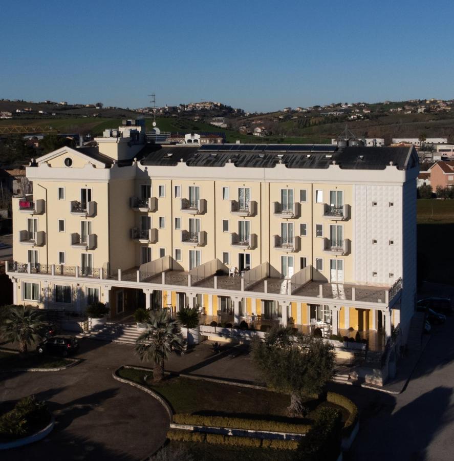Hotel Concorde Sant'Egidio alla Vibrata Dış mekan fotoğraf
