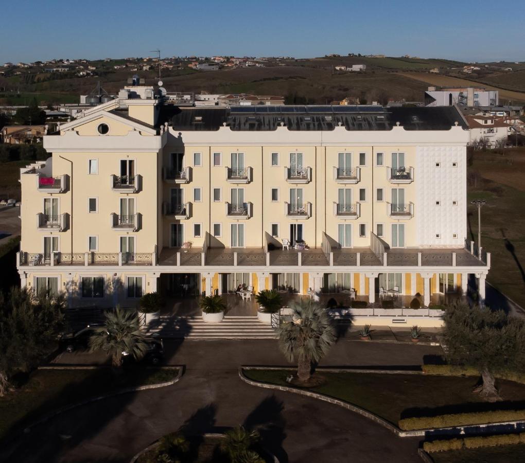 Hotel Concorde Sant'Egidio alla Vibrata Dış mekan fotoğraf