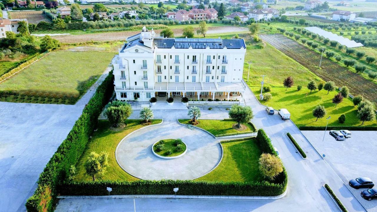 Hotel Concorde Sant'Egidio alla Vibrata Dış mekan fotoğraf